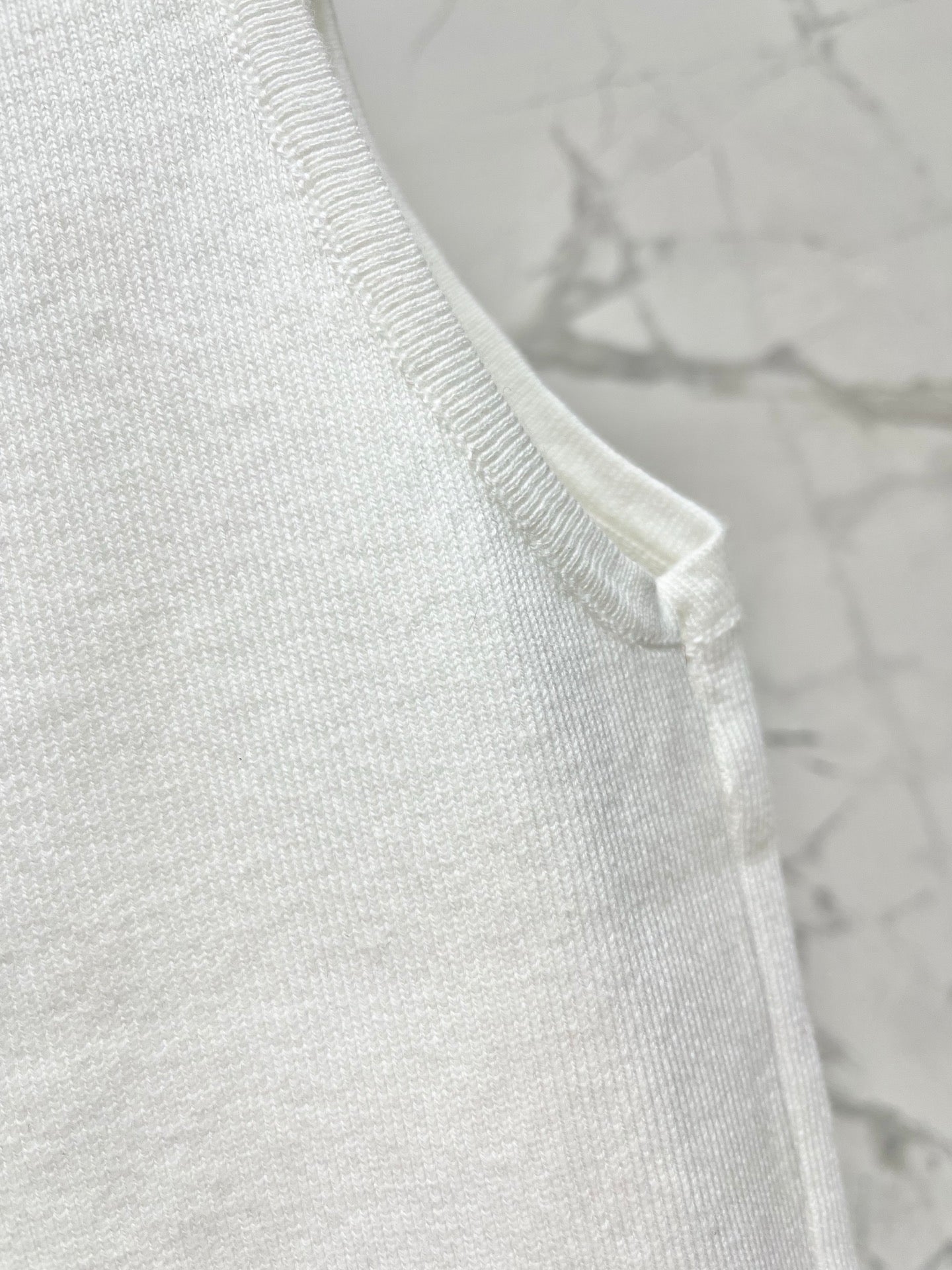 VALENTINO 26S SLEEVELESS POLO KNIT TOP 439