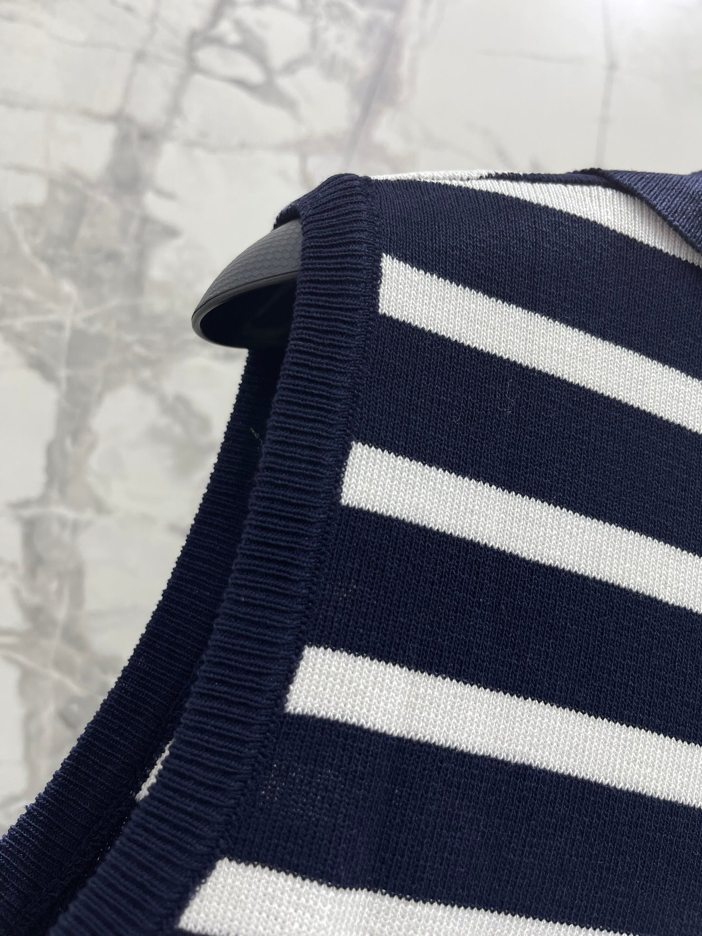 VALENTINO 26S SLEEVELESS KNIT CARDIGAN 376
