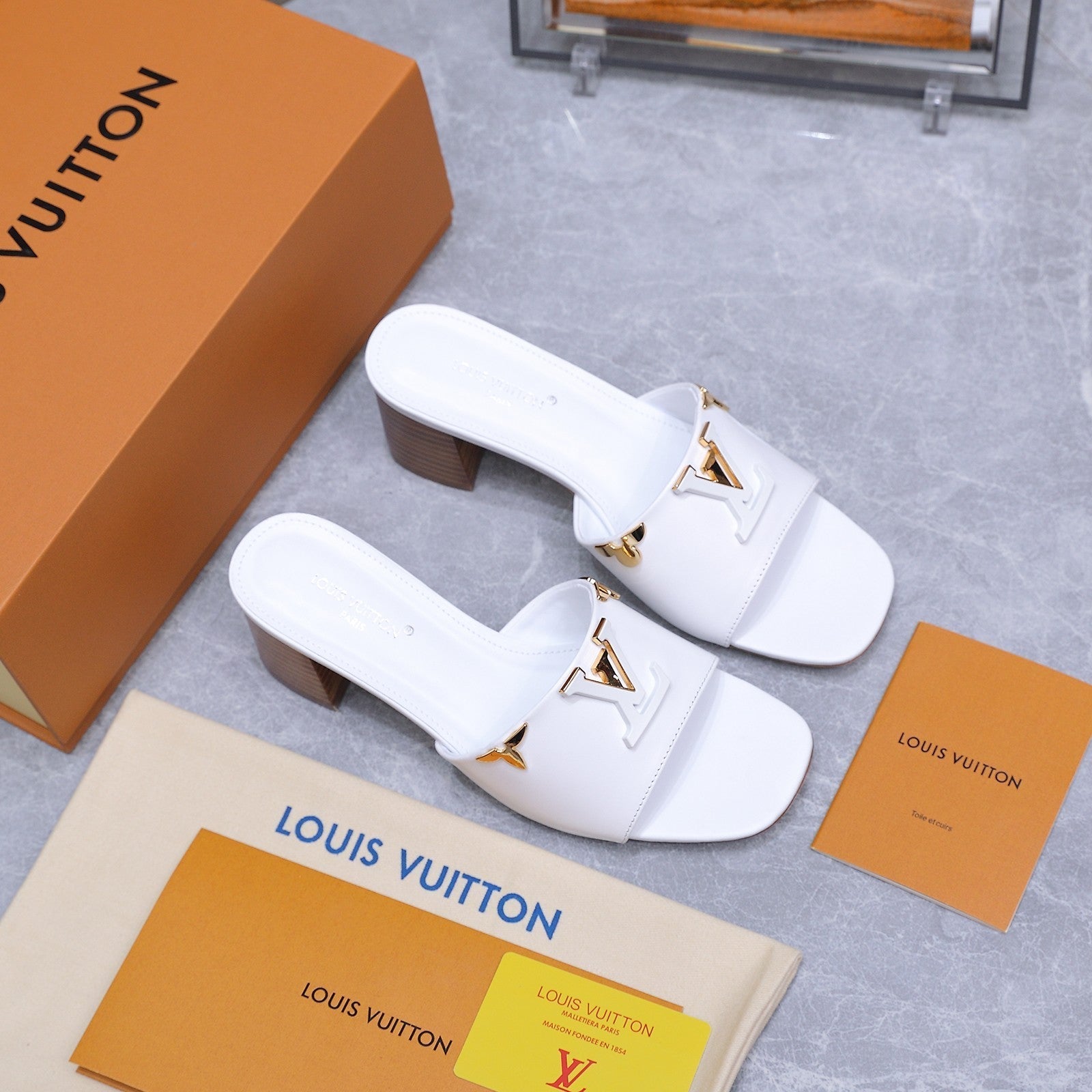 LV 26S BLOCK HEEL MULE SANDALS 55MM IN WHITE CALFSKIN GOLD HARDWARE