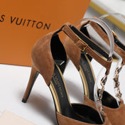 LV 26S POINTED TOE T-STRAP PUMPS 95MM IN BROWN SUEDE GOLD HARDWARE