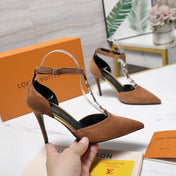 LV 26S POINTED TOE T-STRAP PUMPS 95MM IN BROWN SUEDE GOLD HARDWARE