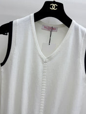 VALENTINO 26S SLEEVELESS V-NECK KNIT TOP 435