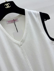 VALENTINO 26S SLEEVELESS V-NECK KNIT TOP 435