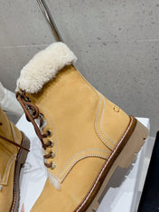 MARTIN BOOT IN PEANUT BROWN SUEDE AND WHITE FLEECE