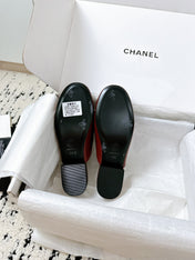CC FLAT MULE IN RUBY RED CALFSKIN HARDWARE WITH ROCK MIX CHAIN