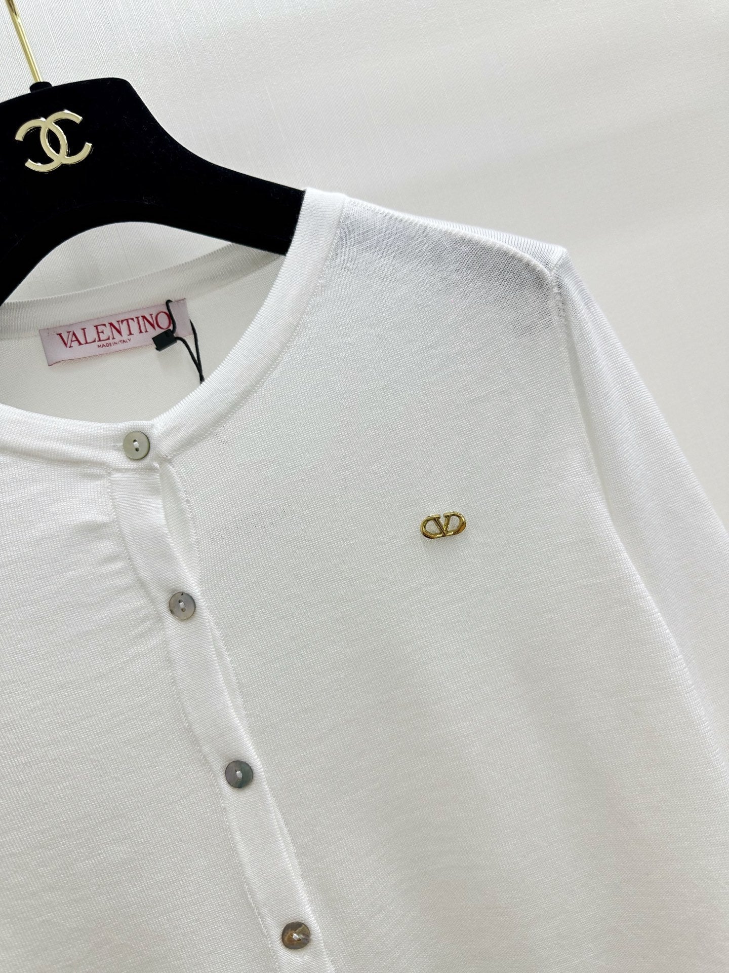 VALENTINO 26S ROUND-NECK KNIT CARDIGAN 400