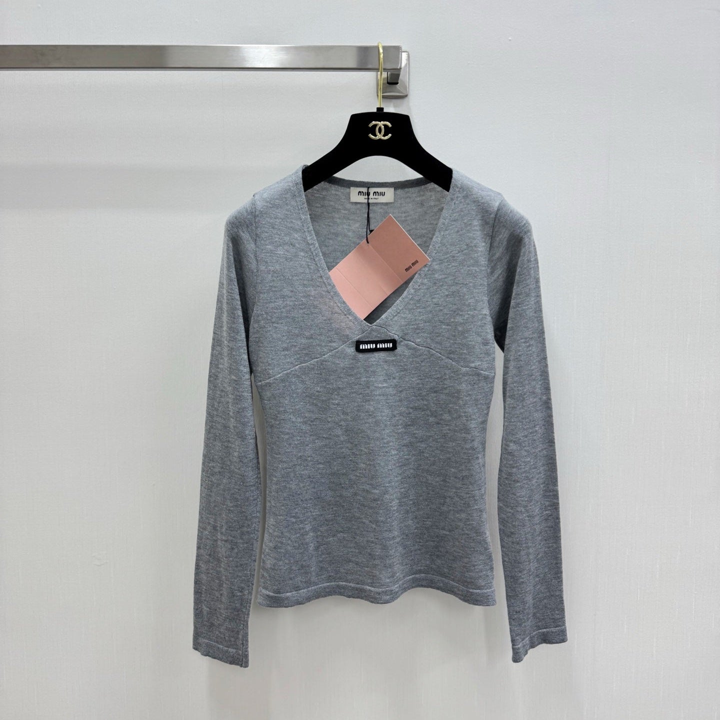 MIUMIU 26S V-NECK LONG-SLEEVE KNIT TOP 1297