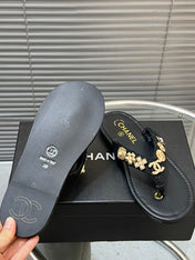 THONG SLIPPERS IN BLACK SOFT LEATHER WITH LOGO STICKER DETAIL