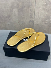 CHANEL 26S FLIP FLOPS IN GOLD CALFSKIN CC LOGO
