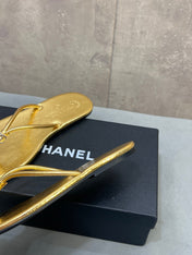 CHANEL 26S FLIP FLOPS IN GOLD CALFSKIN CC LOGO