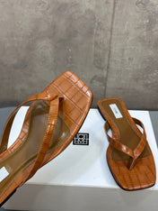 THE ROW 26S SQUARE TOE THONG SANDALS IN CARAMEL BROWN CROCODILE EMBOSSED CALFSKIN