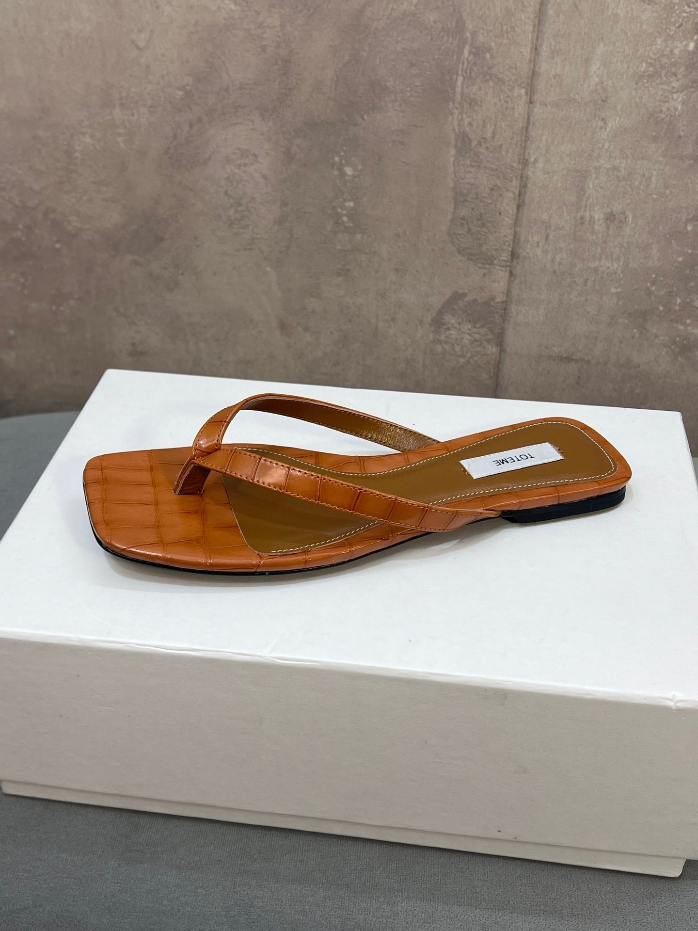 THE ROW 26S SQUARE TOE THONG SANDALS IN CARAMEL BROWN CROCODILE EMBOSSED CALFSKIN