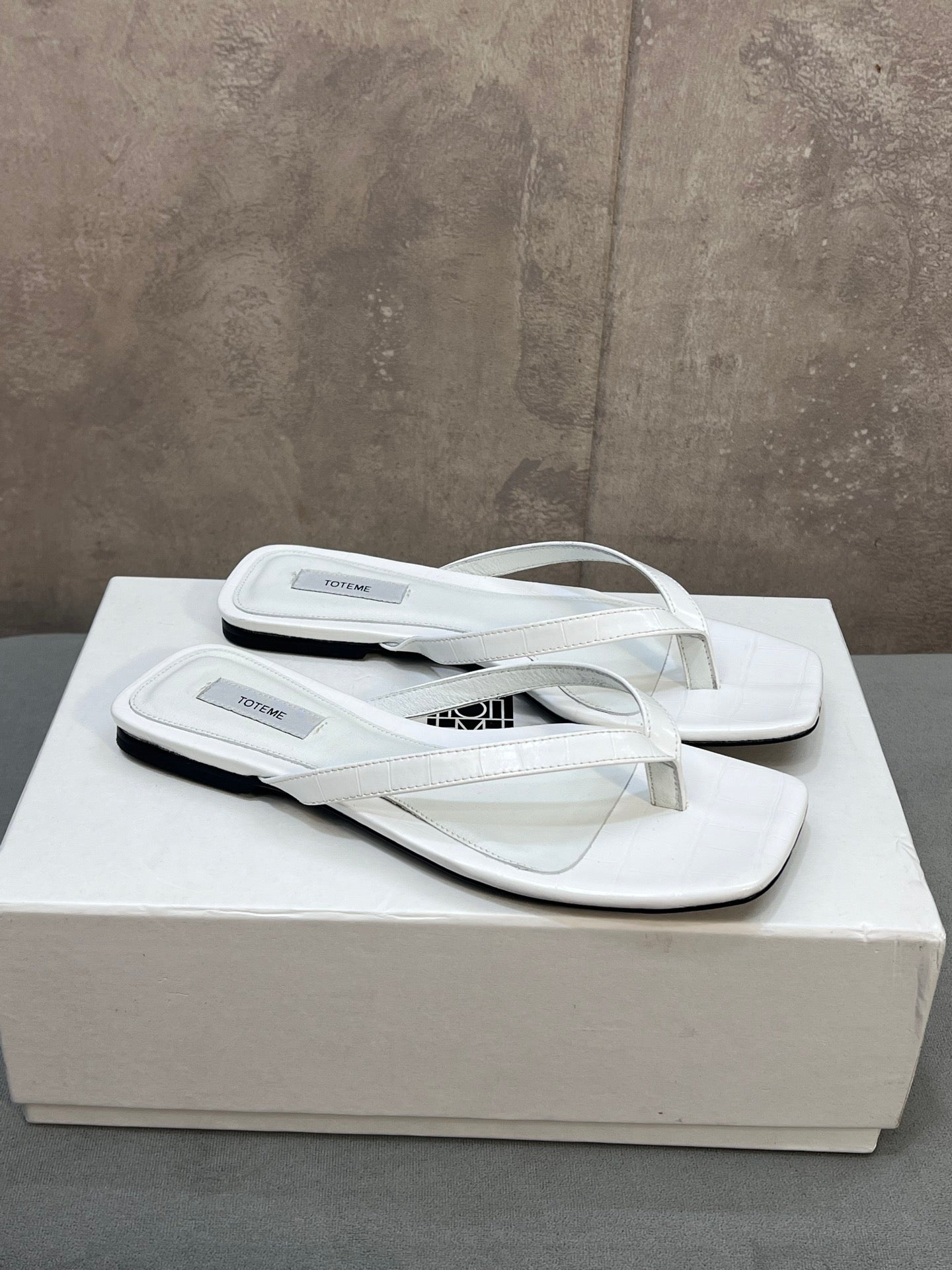 THE ROW 26S SQUARE TOE THONG SANDALS IN WHITE CROCODILE EMBOSSED CALFSKIN