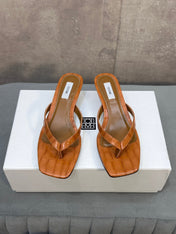 THE ROW 26S SQUARE TOE THONG KITTEN HEEL SANDALS 45MM IN CARAMEL BROWN CROCODILE EMBOSSED CALFSKIN