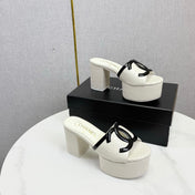 CHANEL 26S BLOCK HEEL SANDALS 100 MM IN WHITE CROCODILE-EMBOSSED CALFSKIN