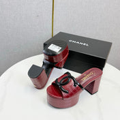 CHANEL 26S BLOCK HEEL SANDALS 100 MM IN RED CROCODILE-EMBOSSED CALFSKIN