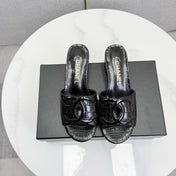 CHANEL 26S BLOCK HEEL SANDALS 40 MM IN BLACK CROCODILE-EMBOSSED CALFSKIN