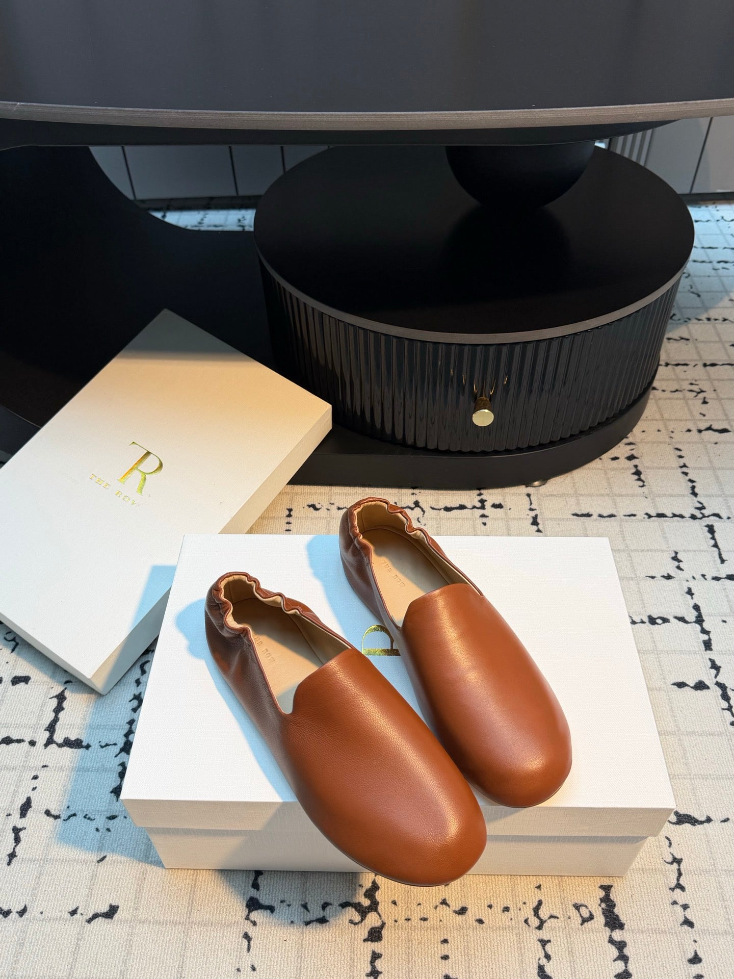 THE ROW 26S LOAFERS IN CARAMEL BROWN CALFSKIN