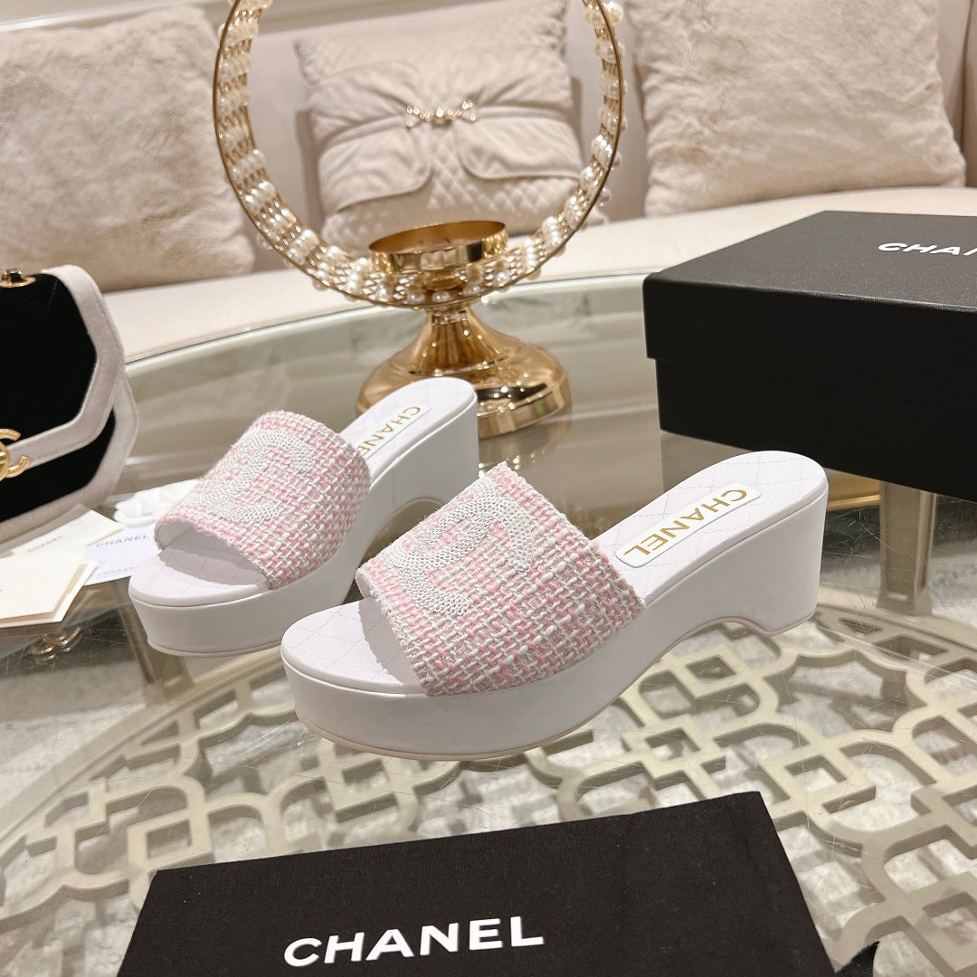 WEDGE PLATFORM IN LIGHT PINK FABRIC WITH WHITE LOGO