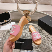 WEDGE PLATFORM IN LIGHT PINK LAMBSKIN WITH WHITE LOGO