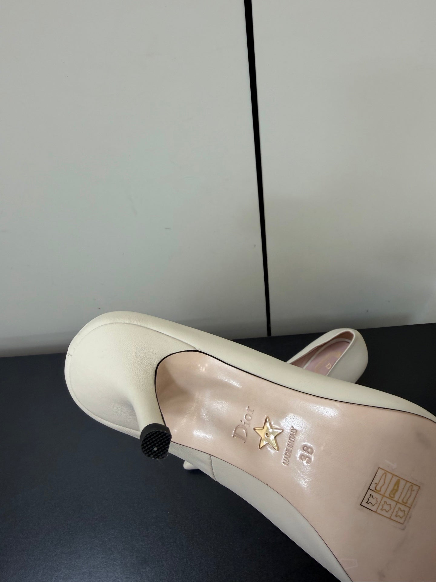 DIOR 26S POINTED-TOE HIGH HEELS 70MM IN CREAM WHITE CALFSKIN GOLD HARDWARE