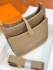 HM 26S EVELYNE BAG 23MM IN LIGHT BROWN GRAINED CALFSKIN