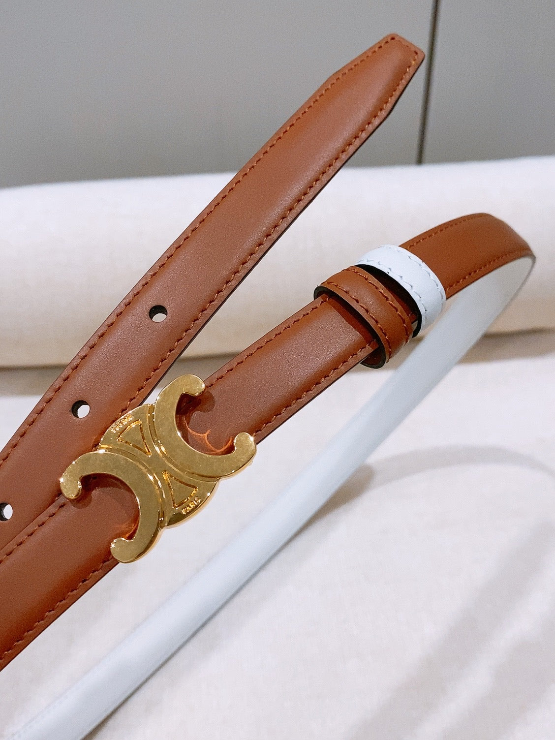 CELINE 26S REVERSIBLE BELT 18 MM IN WHITE AND BROWN CALFSKIN 656088