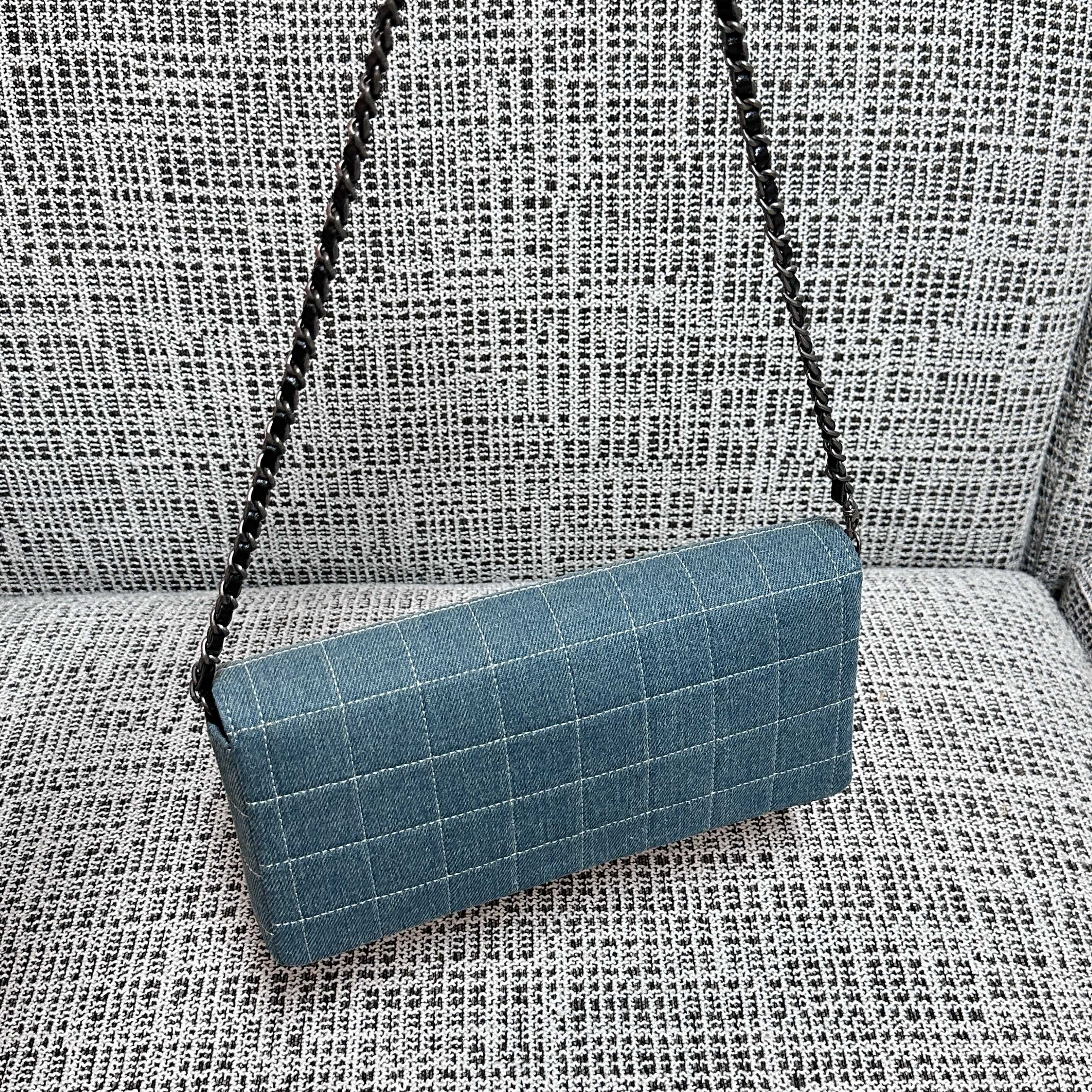 CHANEL 26S FLAP BAG 26 IN BLUE DENIM AND BLACK CALFSKIN DARK SILVER HARDWARE