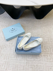 BALLERINA PUMPS WITH TRIANGLE LOGO AND BOW IN WHITE CALFSKIN