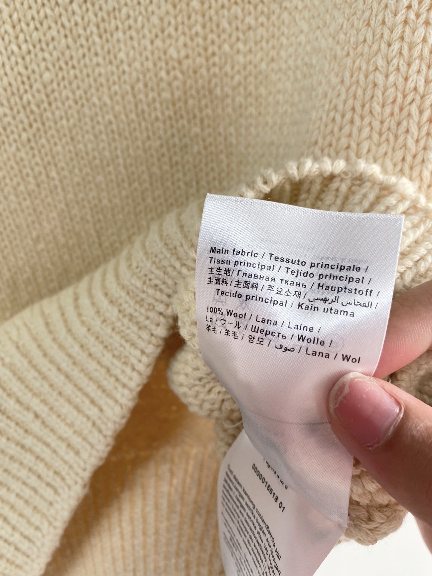 VALENTINO 26S SLEEVELESS KNIT TOP 218