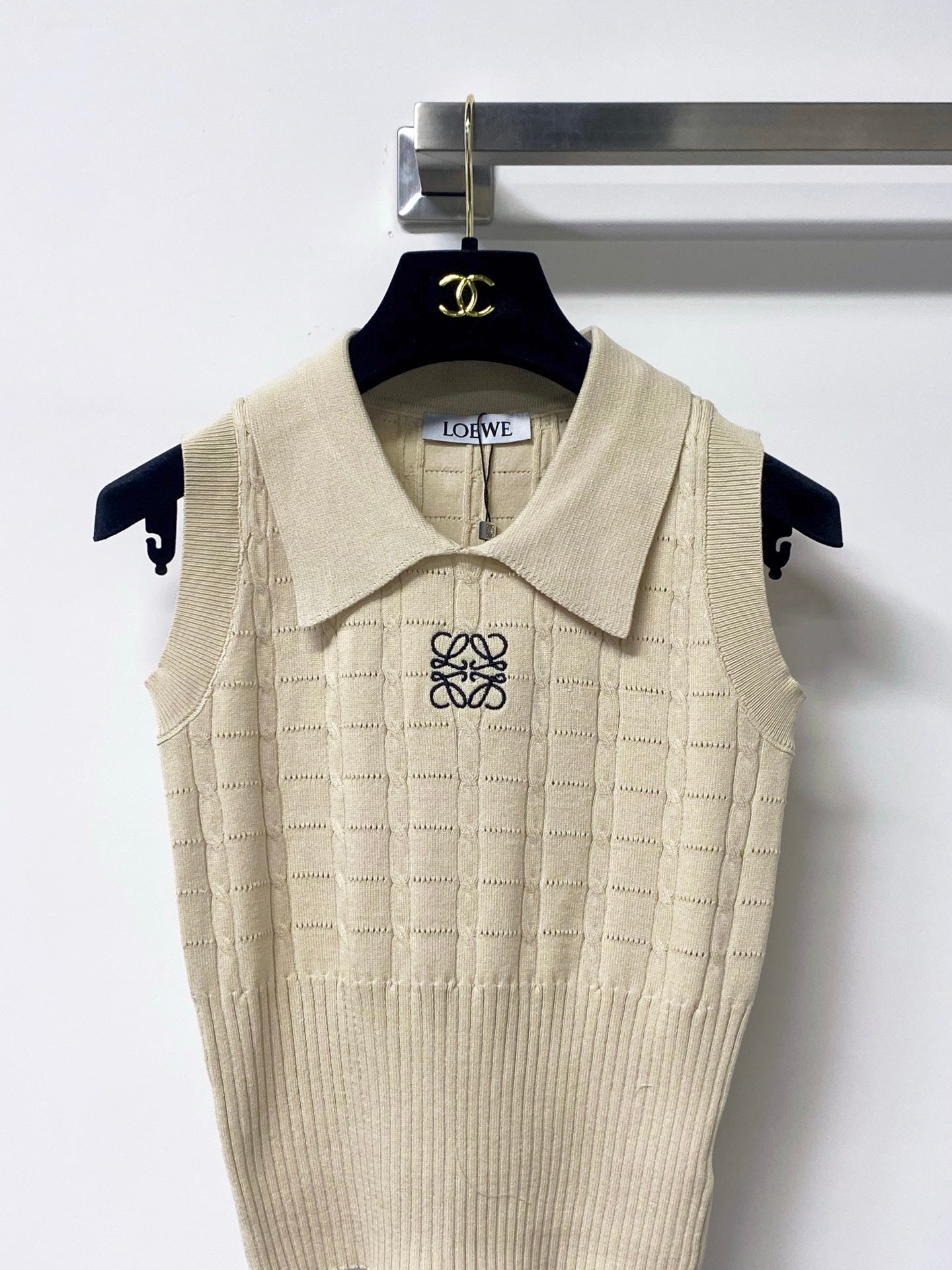 LOEWE 26S SLEEVELESS KNIT POLO TOP 414