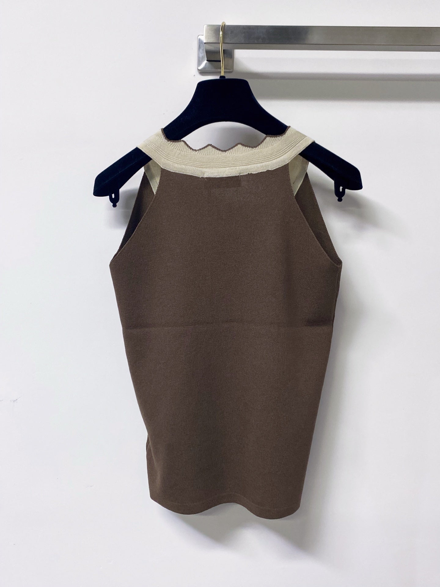 VALENTINO 26S V-NECK SLEEVELESS KNIT TOP 448