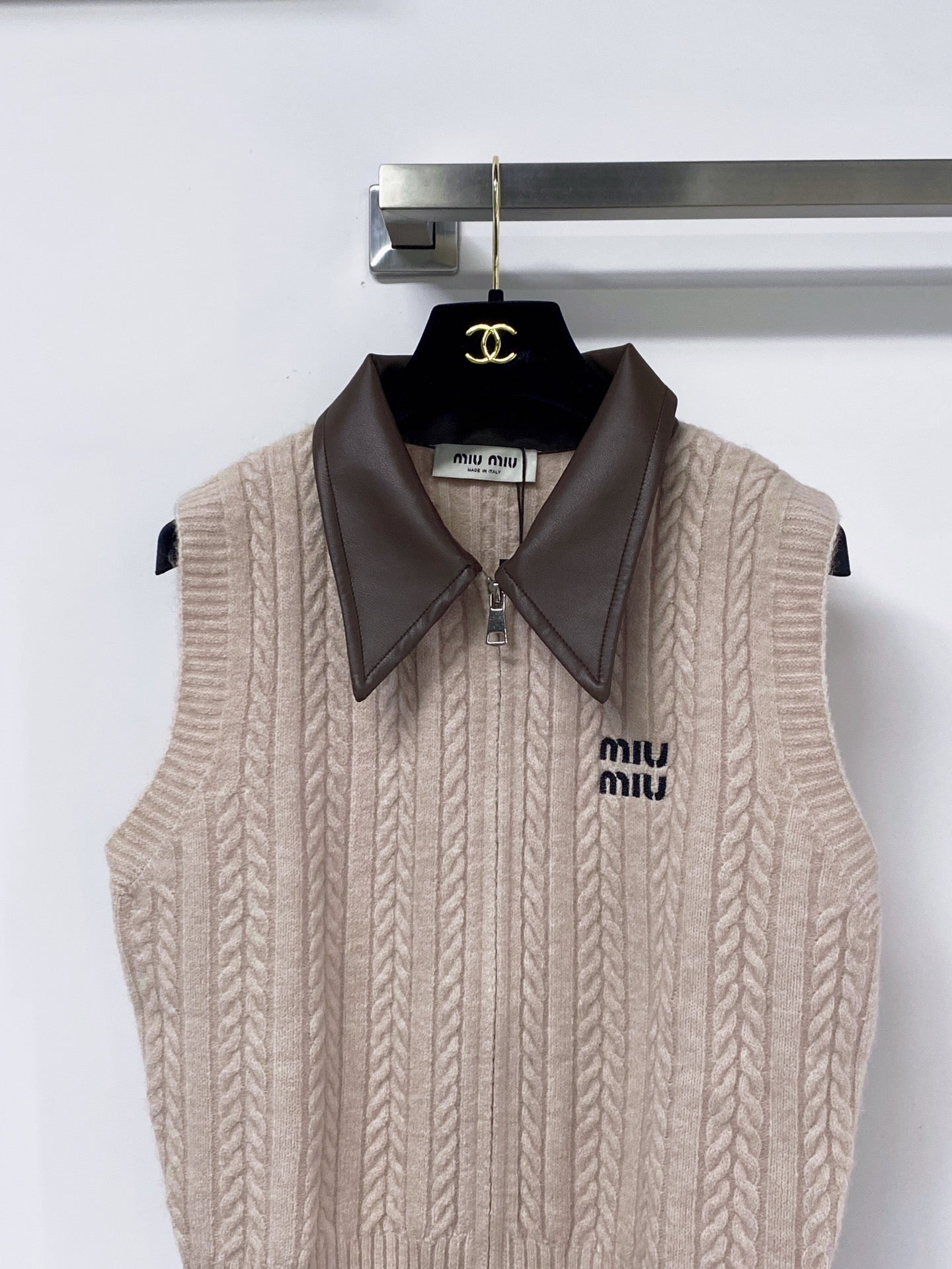 MIUMIU 26S KNIT ZIP-UP SWEATER VEST 1350
