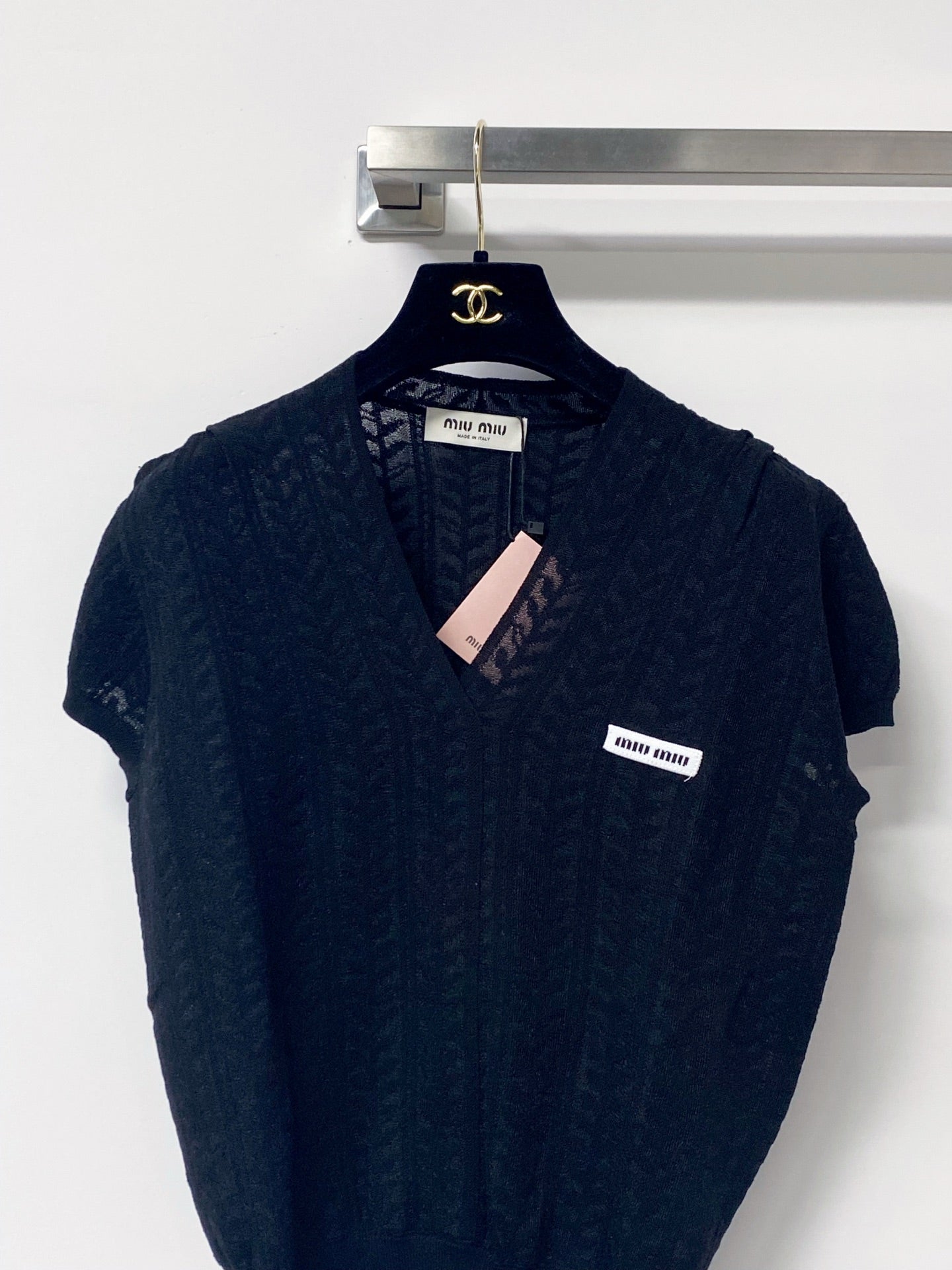 MIUMIU 26S V-NECK SHORT-SLEEVE KNIT TOP 1283