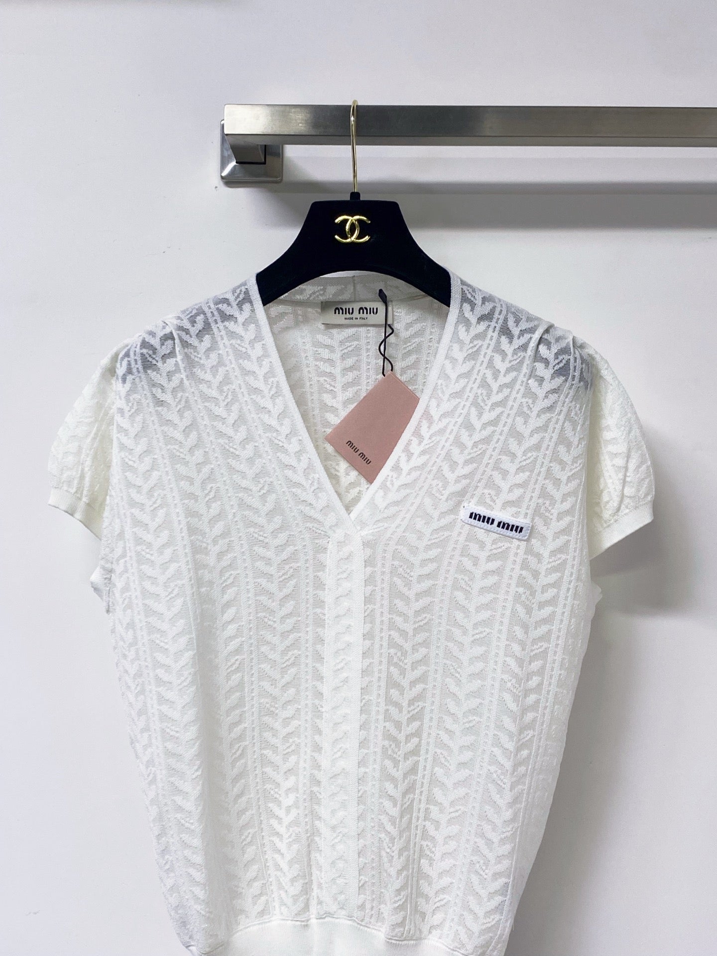 MIUMIU 26S V-NECK SHORT-SLEEVE KNIT TOP 1282