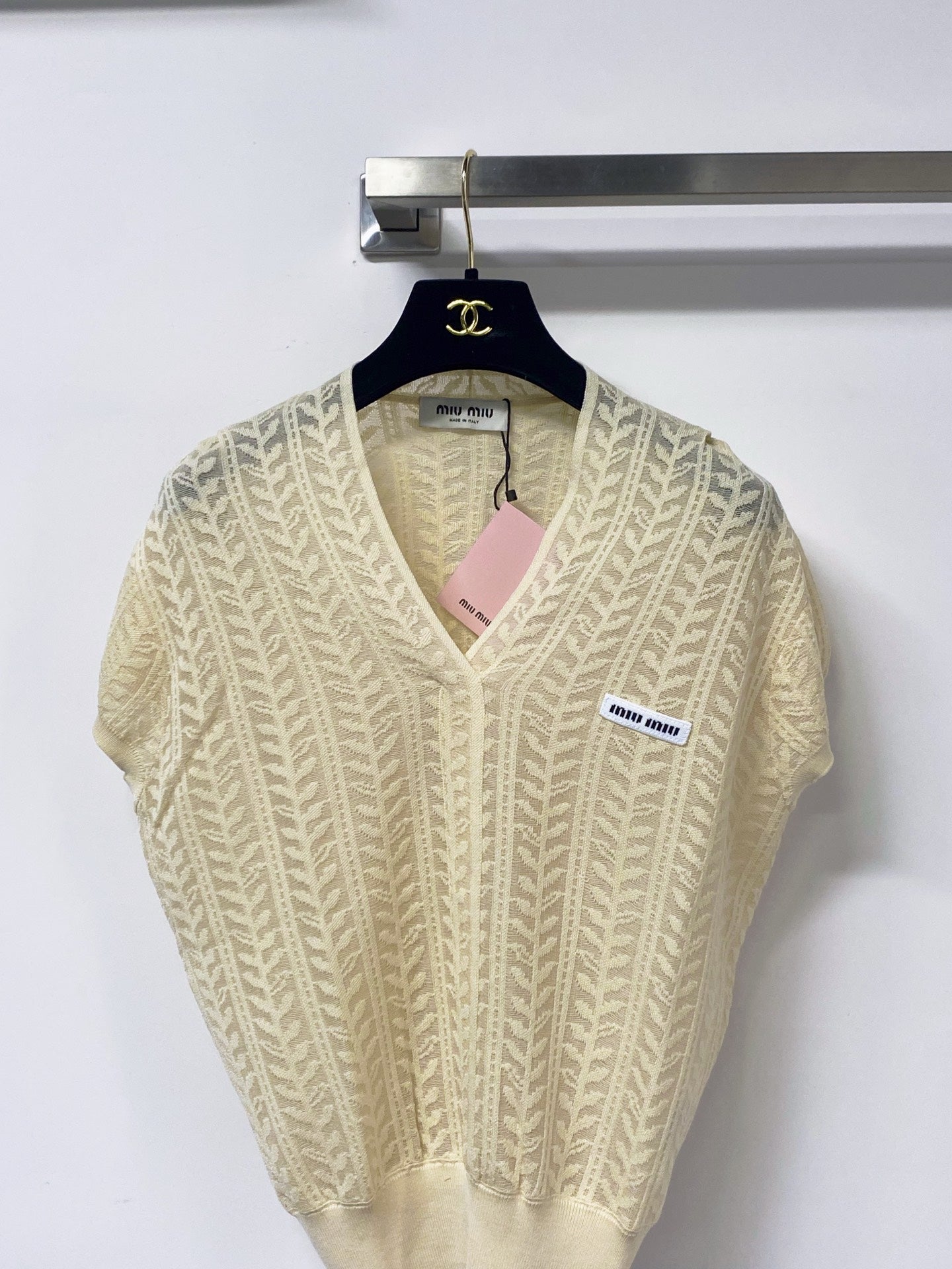 MIUMIU 26S V-NECK SHORT-SLEEVE KNIT TOP 1281