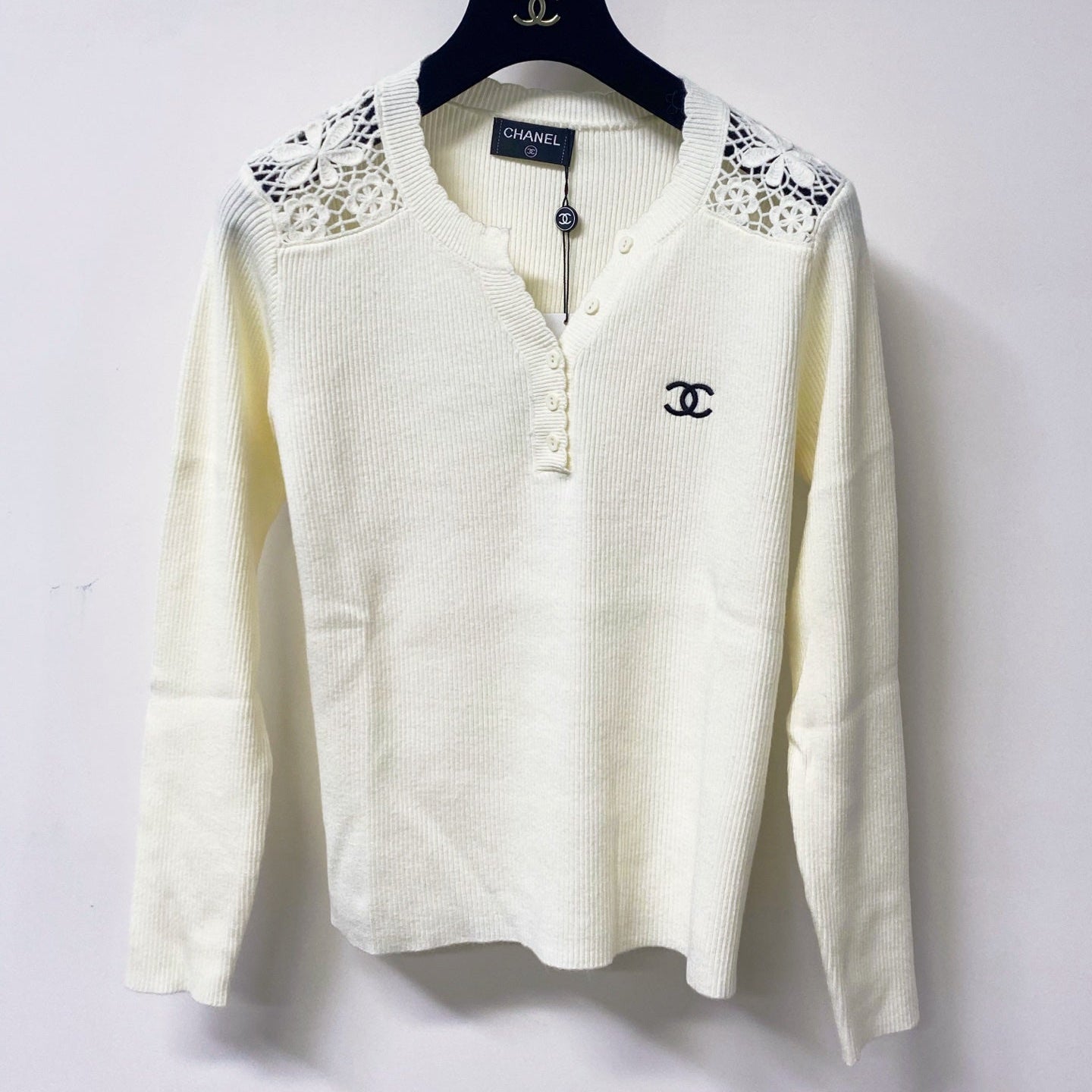 CHANEL 26S LACE-SHOULDER RIBBED KNIT HENLEY TOP 1674