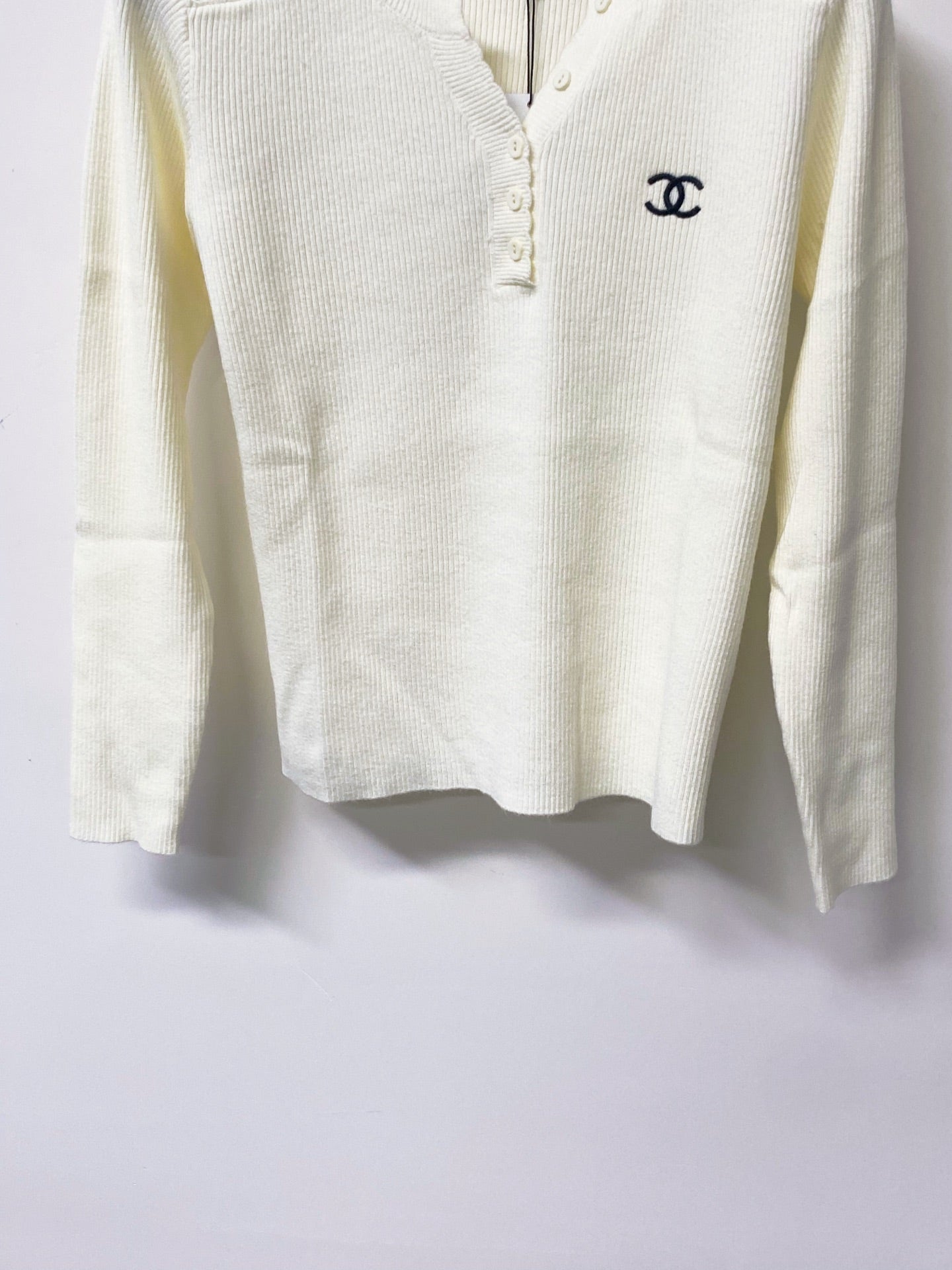 CHANEL 26S LACE-SHOULDER RIBBED KNIT HENLEY TOP 1674