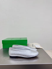 BOTTEGA VENETA 26S BALLET FLATS IN SILVER WOVEN LAMBSKIN