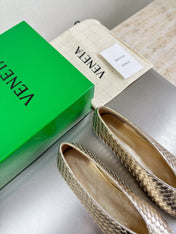 BOTTEGA VENETA 26S BALLET FLATS IN LIGHT GOLD WOVEN LAMBSKIN