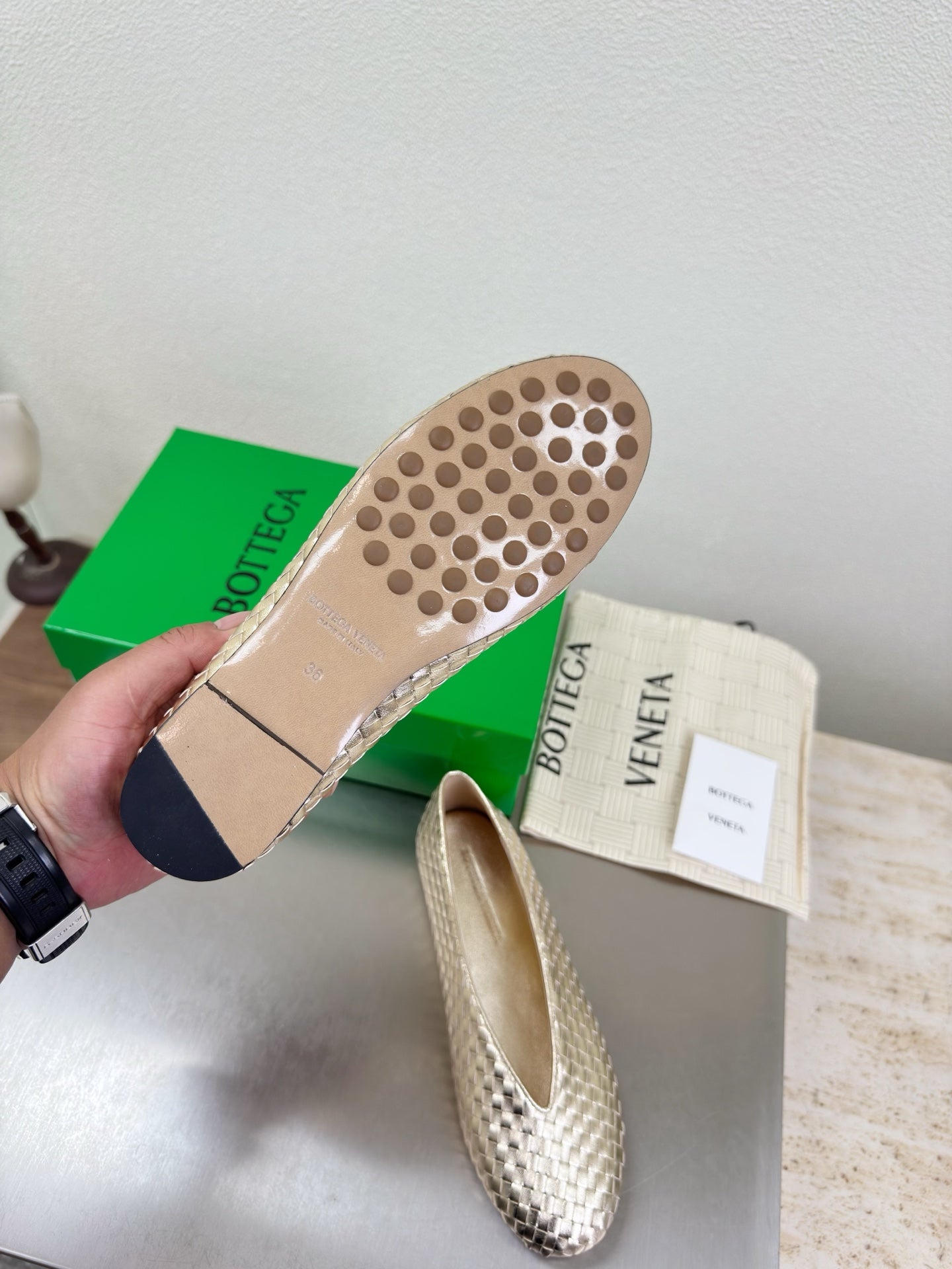 BOTTEGA VENETA 26S BALLET FLATS IN LIGHT GOLD WOVEN LAMBSKIN