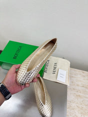 BOTTEGA VENETA 26S BALLET FLATS IN LIGHT GOLD WOVEN LAMBSKIN