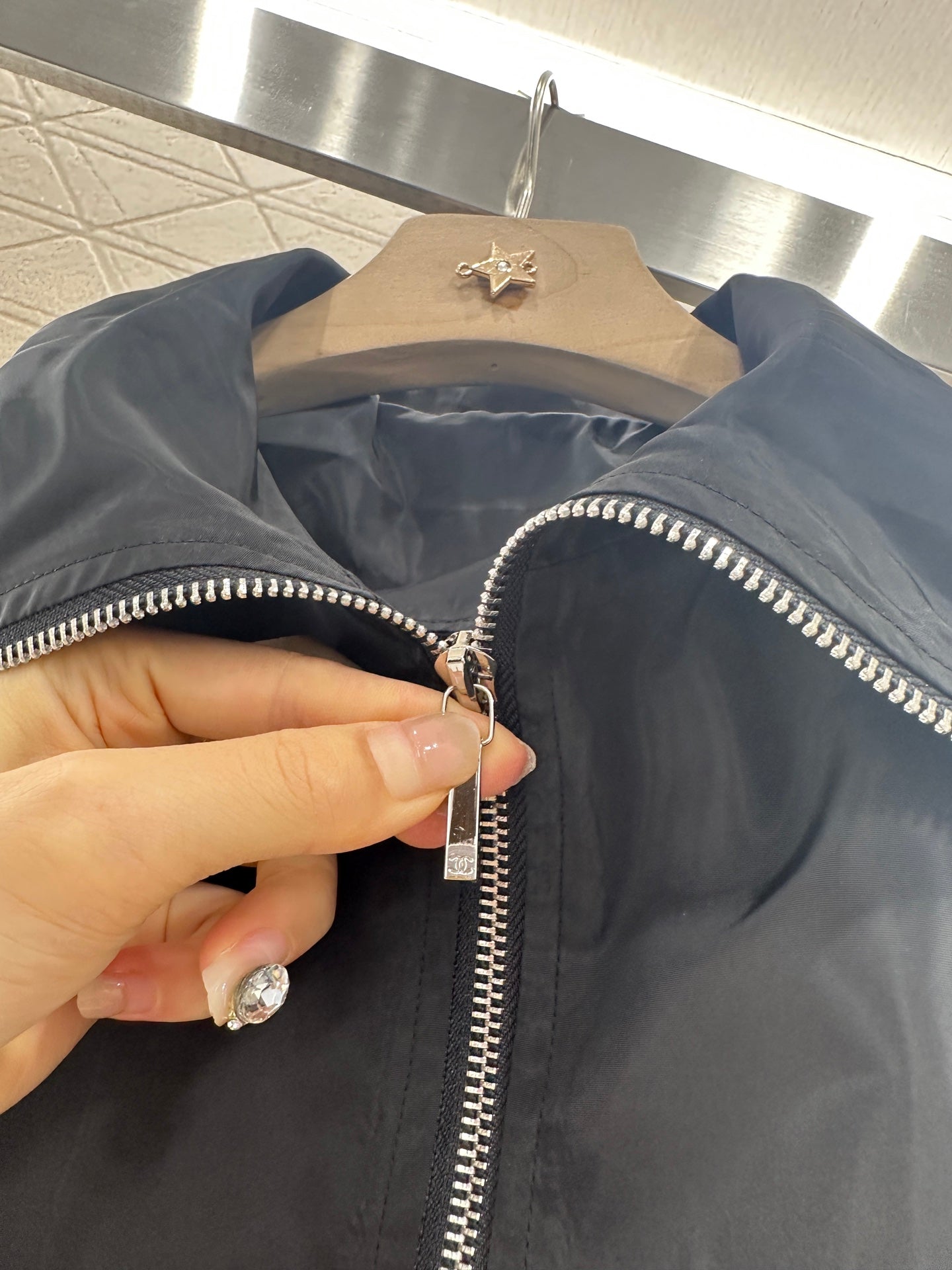 CHANEL SLEEVELESS TOP 272317