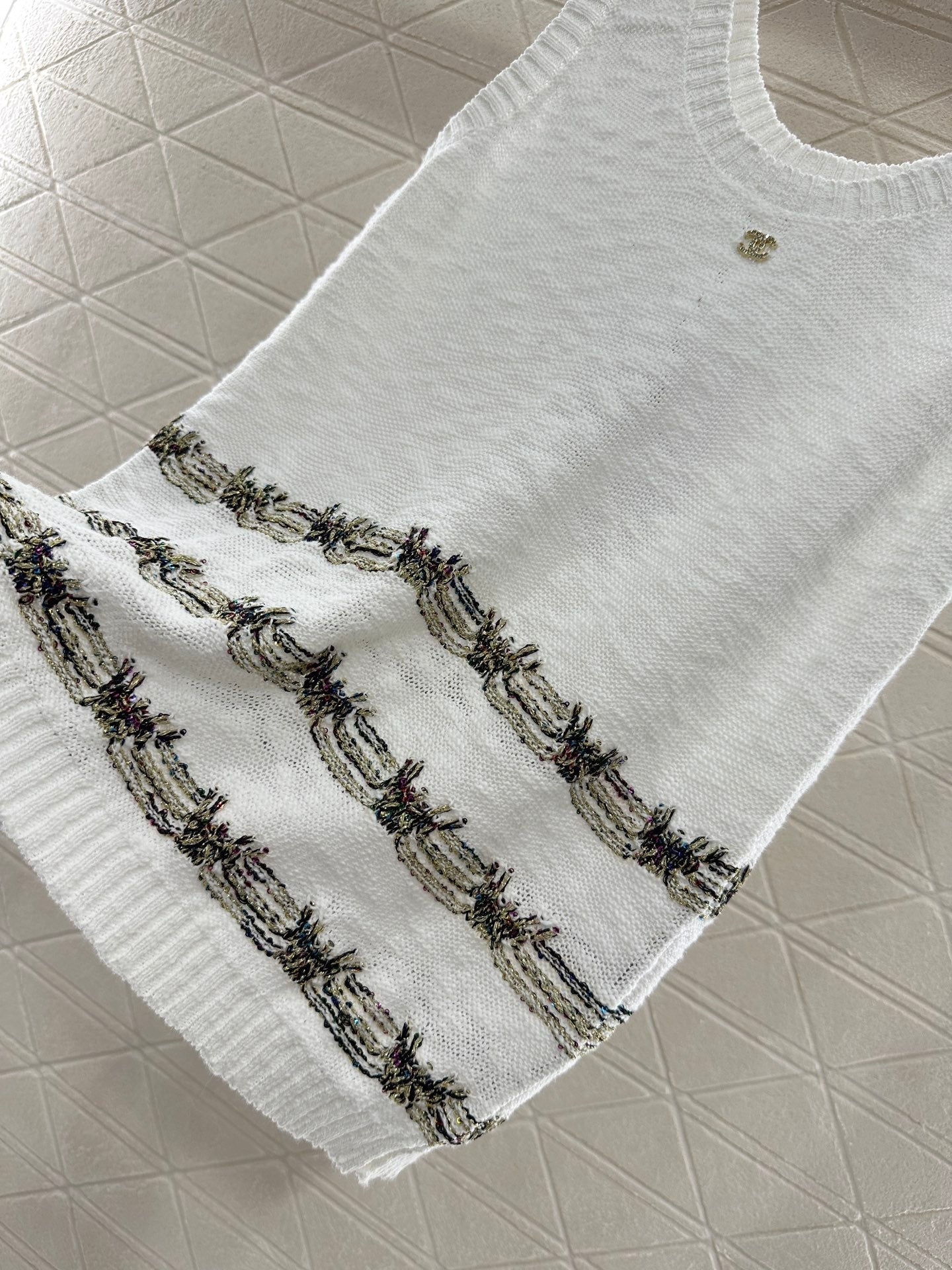 CHANEL SLEEVELESS TOP 272292