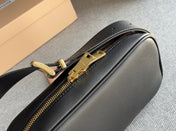 BAGUETTE 25 BAG IN BLACK CALFSKIN