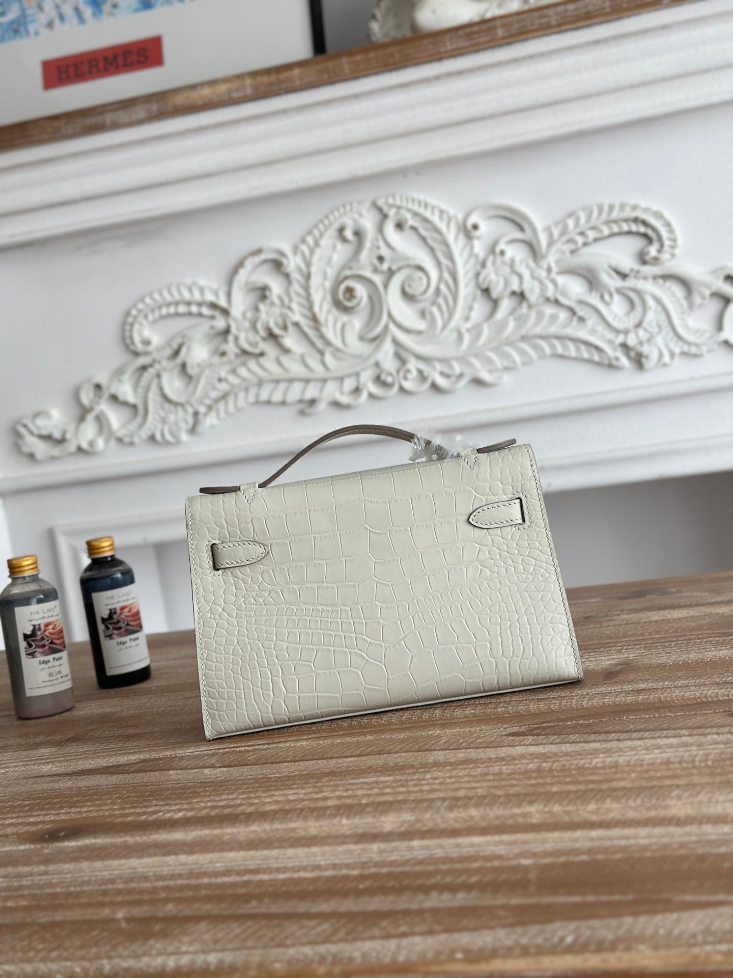 HM 26S KELLY MINI 22MM IN MILKY WHITE CROC EMBOSSED CALFSKIN SILVER KELLY BUCKLE