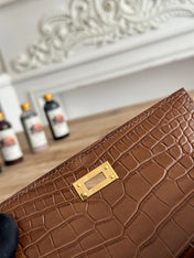 HM 26S KELLY MINI 22MM IN DARK BROWN CROC EMBOSSED CALFSKIN GOLD KELLY BUCKLE
