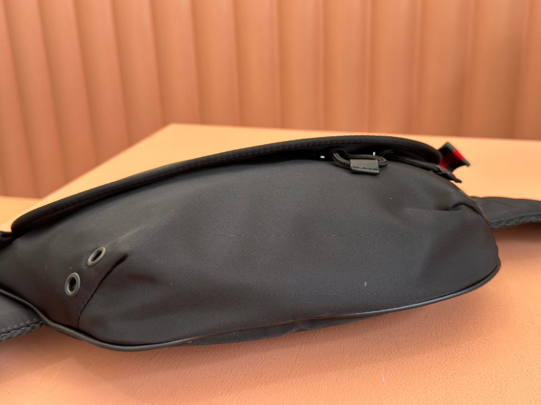 LARGE BELT BAG 32 IN BLACK CANVAS GREEN AND RED WEB DETAIL