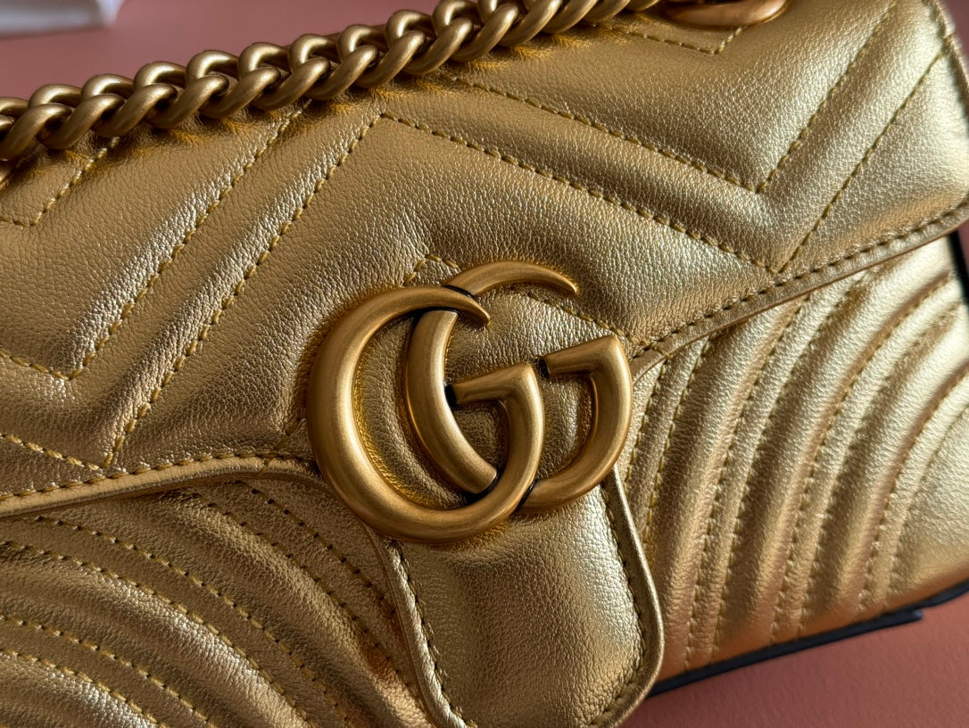 MARMONT MEDIUM SHOUDER BAG 23 IN YELLOW GLOSSY CALFSKIN