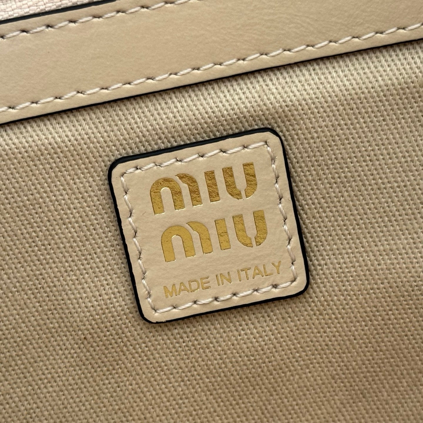 MIUMIU 26S IVY 40 TOTE IN BEIGE PATENT CALFSKIN